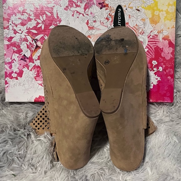 CHINESE LAUNDRY wedges heels.  Worn a handful of times, some scuffing on bottom - Picture 3 of 3